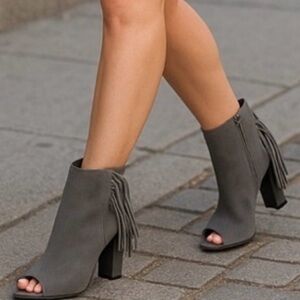 Gianni Bini Gray Suede Peep Toe Heeled Fringe Booties Size 9